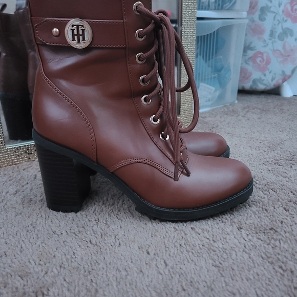 Boots - Picture 4 of 4